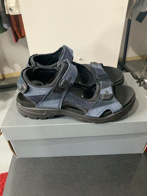 Ecco Upcycled Sandalen