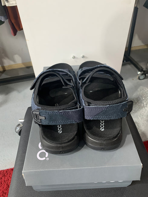 Ecco Upcycled Sandalen