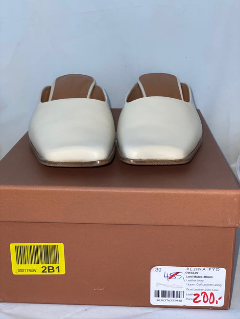 Rejina Pyo Leni Mules